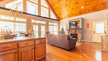 Smart TV, fireplace, DVD player, stereo