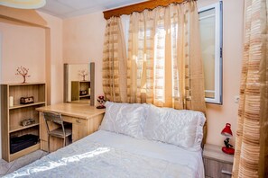 3 chambres, bureau, fer et planche à repasser, Wi-Fi gratuit
