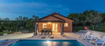 3 BD Villa with Private pool, Jacuzzi and Volleyball Court