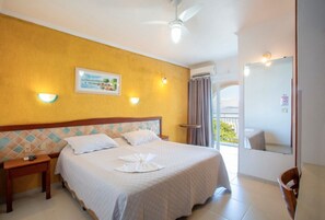 Caja de seguridad en la habitación y escritorio 