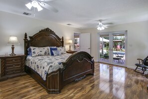 2 bedrooms, iron/ironing board, free WiFi, bed sheets - Lovely Casa Tropicana Lox - Private Guesthouse and Pool, Dog Friendly! (Loxahatchee)