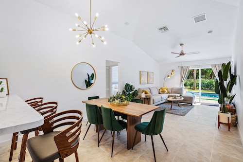 *NEW 3/2 Pool Home, Private Yard, Great Location!