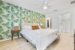 3 habitaciones, tabla de planchar con plancha y cuna de viaje