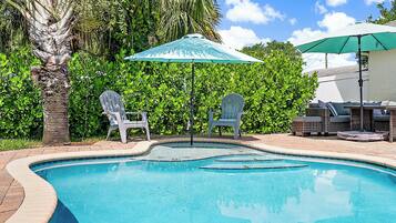 حمّام سباحة خارجي، حمّام سباحة مُدفَّأ