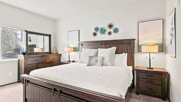3 bedrooms, desk, iron/ironing board, WiFi