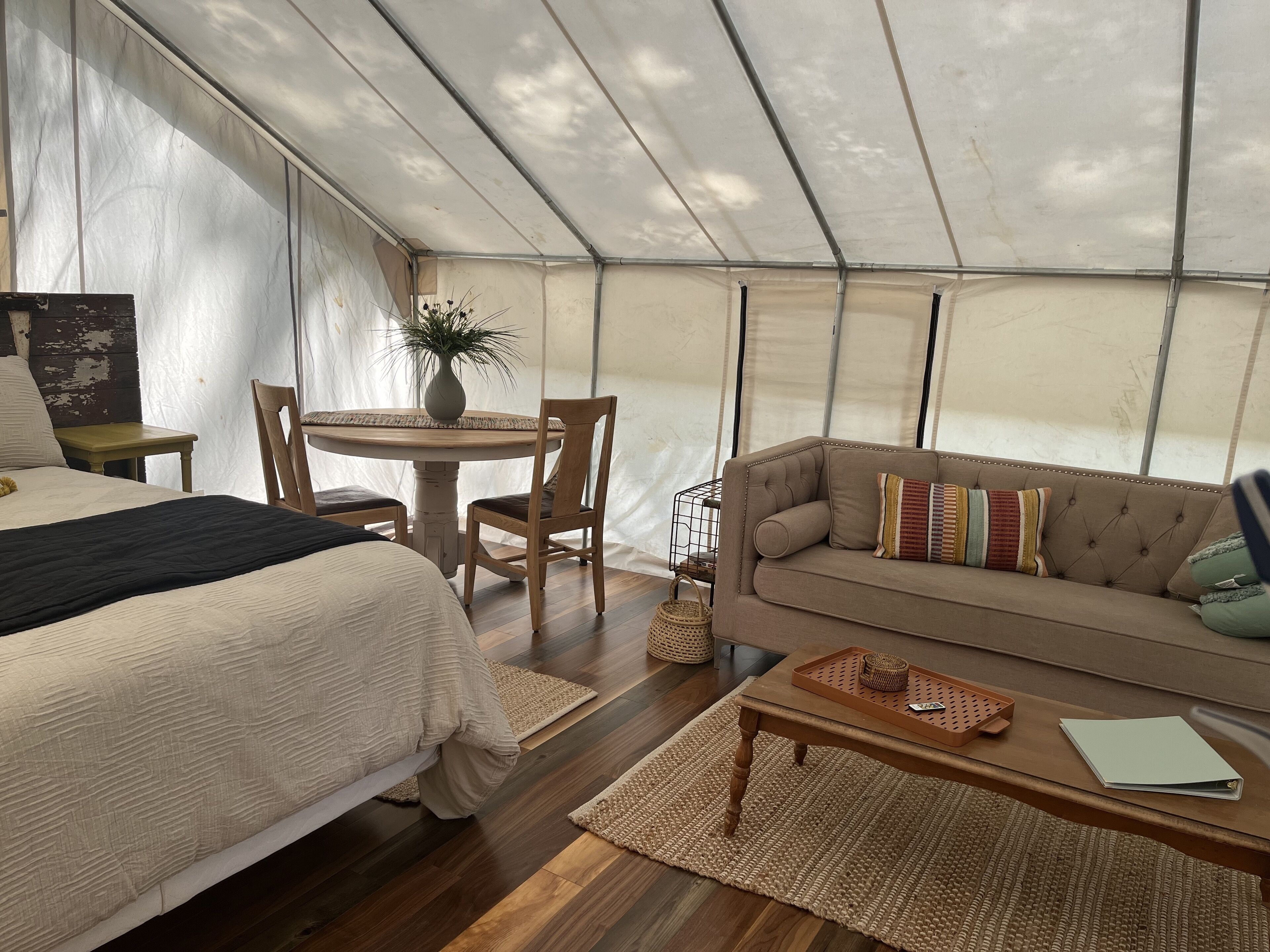 Delightful glampsite! Glamping in peaceful farm surroundings, a unique getaway!