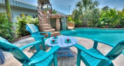 Rooftop deck with Gulf and Bay views. Short walk to the beach. Private heated pool with spa!