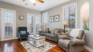 Smart TV, fireplace, streaming services