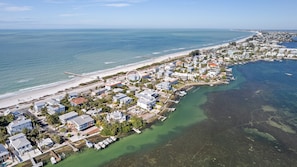 On the beach - Summer Sunset-6 bedroom luxury with private pool directly across from the beach (Bradenton Beach)