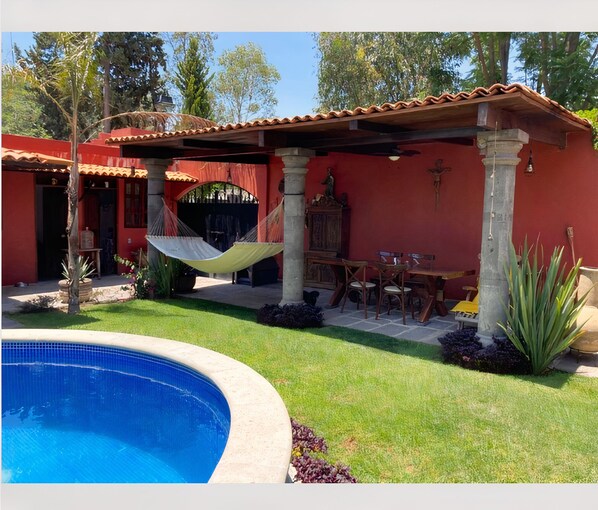 حمّام سباحة خارجي