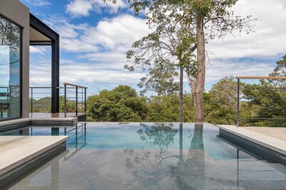 3 Bedroom, 3.5 Bathroom - Ocean View Home