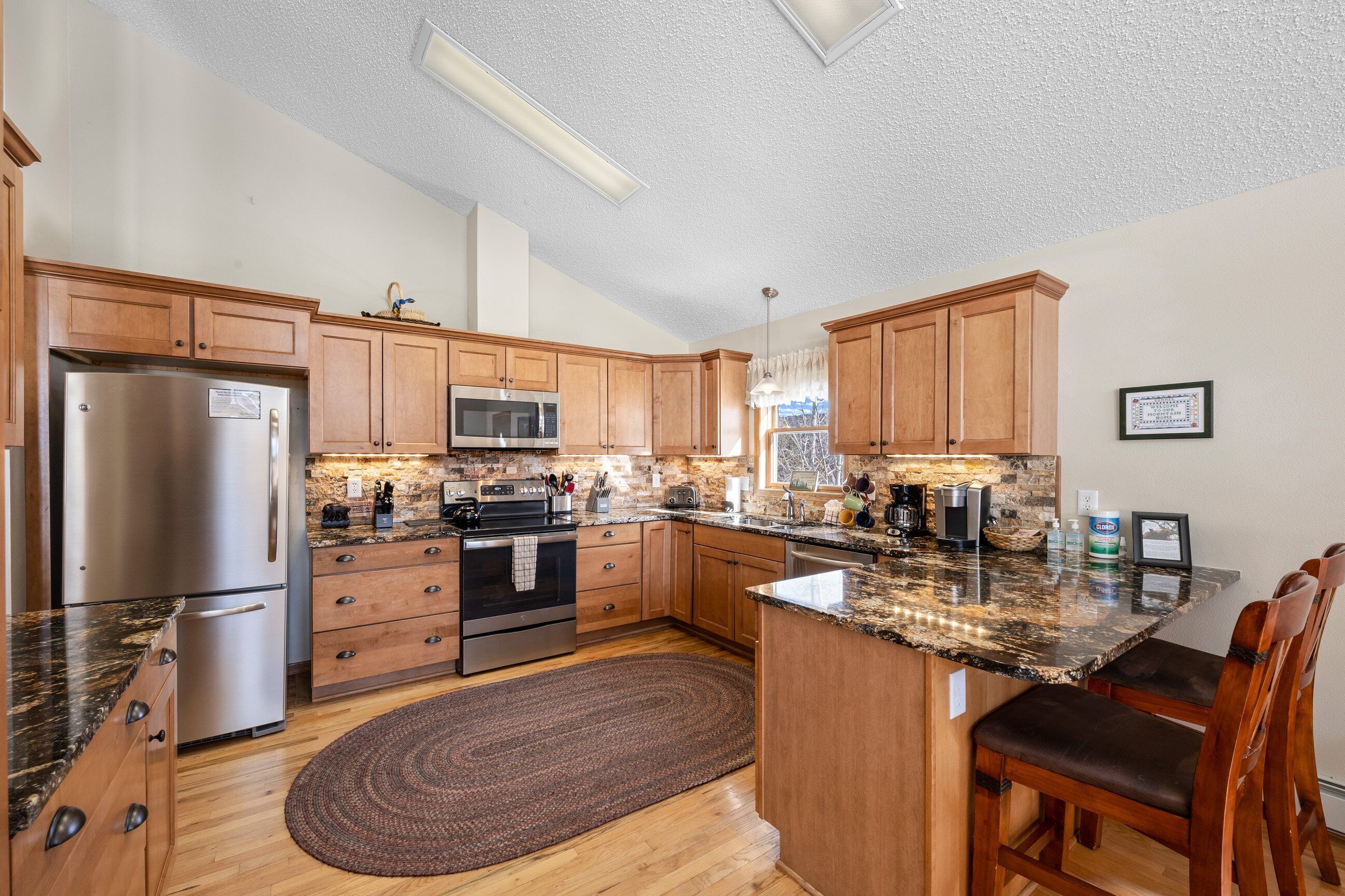 Lily Mountain Lodge - Amazing Mountains Views, Private Hot Tub, Great Location