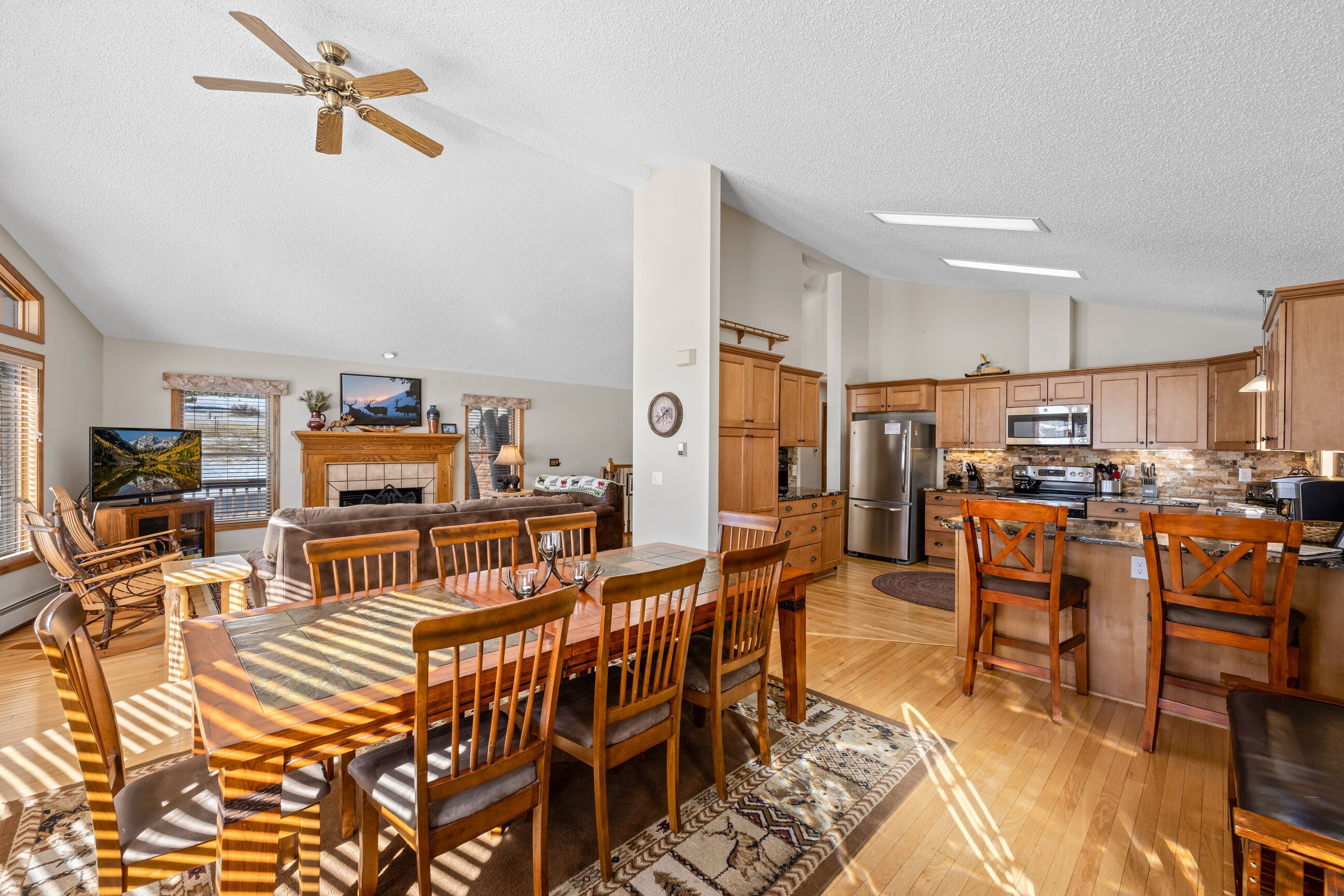 Lily Mountain Lodge - Amazing Mountains Views, Private Hot Tub, Great Location