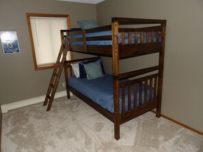 2 bedrooms, desk, free WiFi, bed sheets