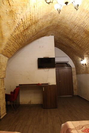 Triple Room | 1 bedroom, Egyptian cotton sheets, premium bedding, minibar