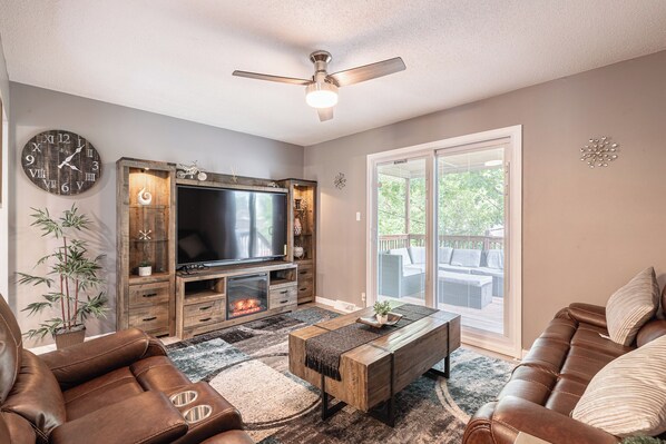 Smart TV, fireplace, computer monitors