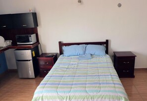 1 bedroom, free WiFi, bed sheets - San Román room inside the historic center (Campeche)