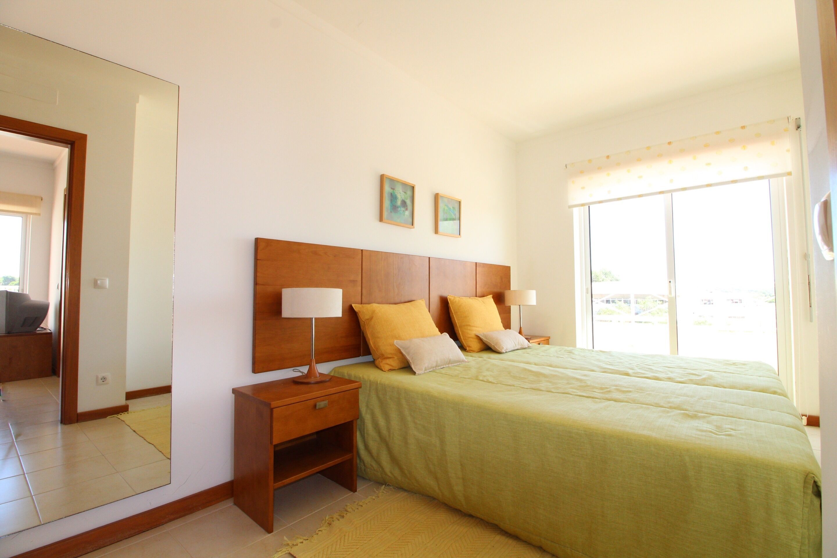 1 dormitorio, tabla de planchar con plancha, Internet y ropa de cama