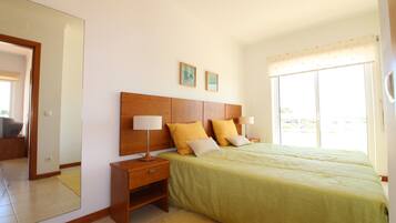 1 dormitorio, tabla de planchar con plancha, Internet y ropa de cama