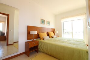 1 habitación, tabla de planchar con plancha, internet y ropa de cama 