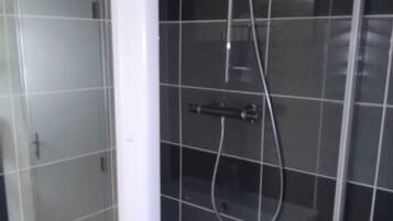 Een douche, een haardroger
