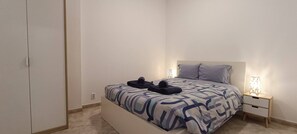 3 chambres, fer et planche à repasser, accès Internet, draps fournis