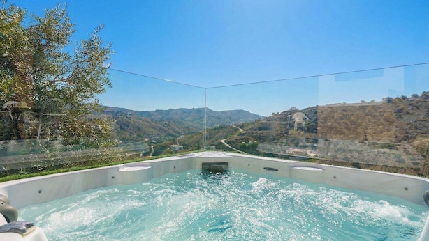 A hot tub with a view of a mountainous landscape. - El Refugio de Árchez by Ruralidays (Málaga)
