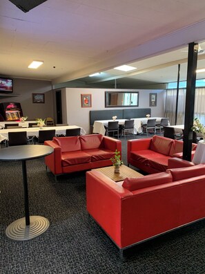 Lunsj og middag serveres