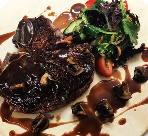 Lunch and dinner served - Guiding Star Hotel (Brooklyn)