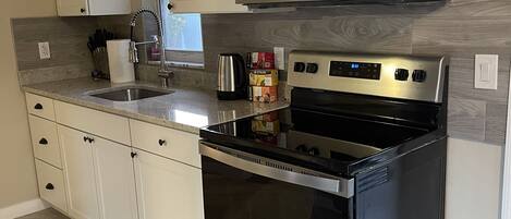 Cookware/dishes/utensils