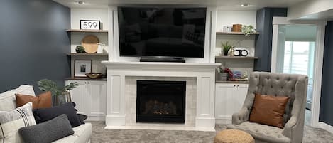 Smart-tv och eldstad