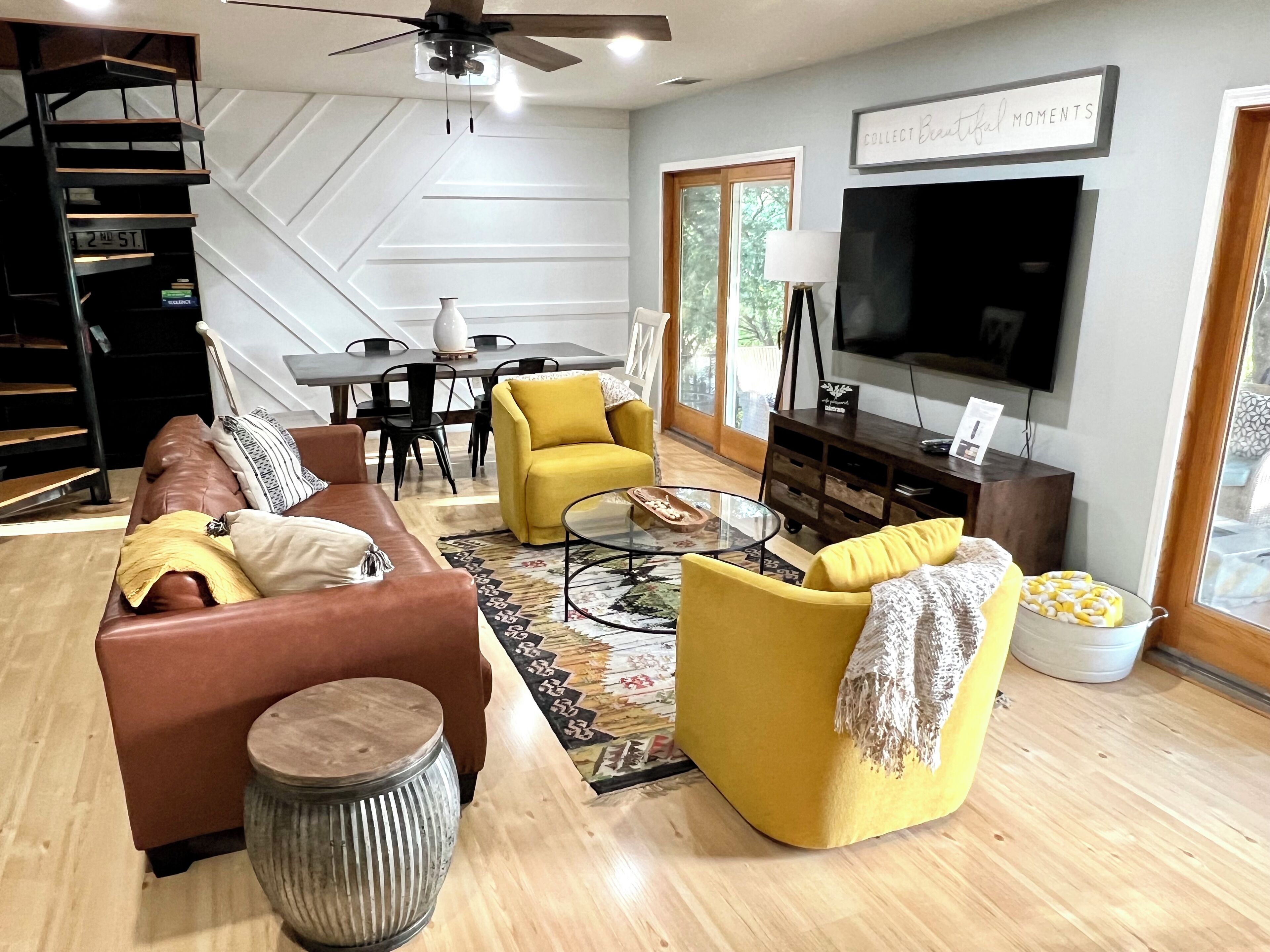 Beautiful Cozy Lake Front Home with Private Dock