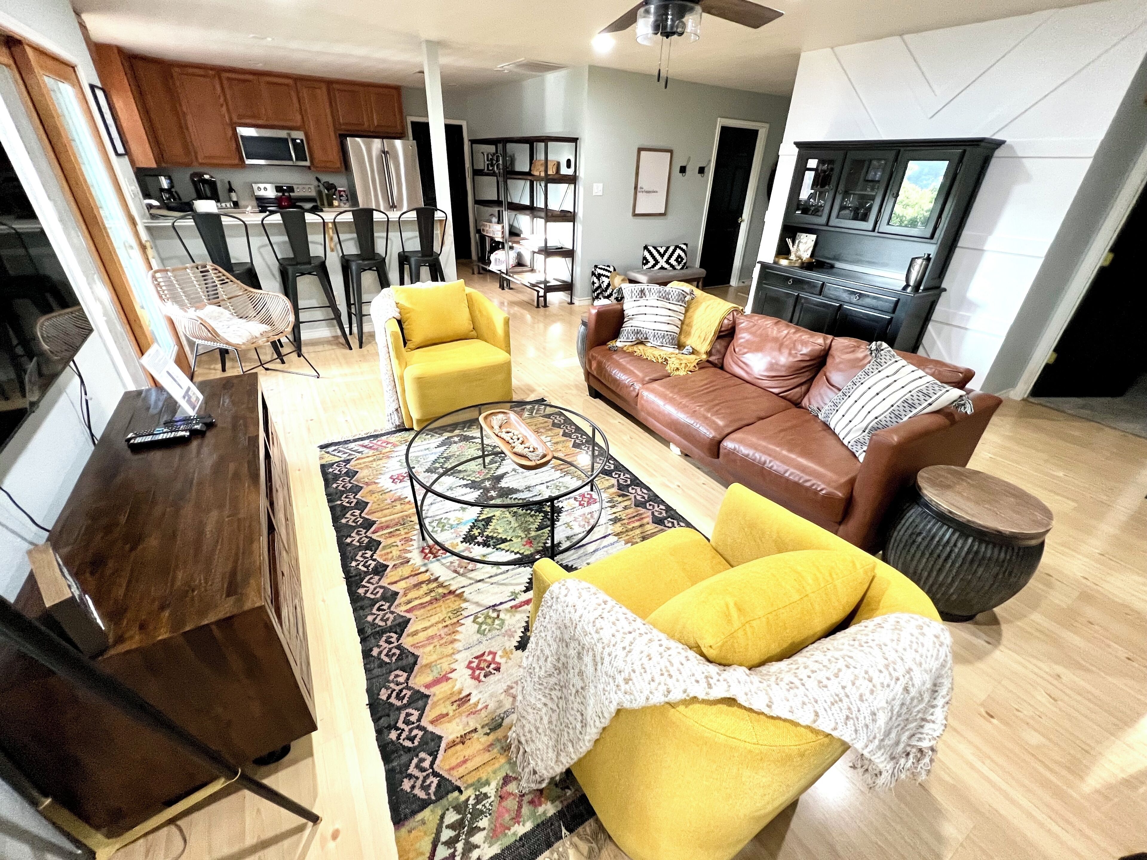 Beautiful Cozy Lake Front Home with Private Dock