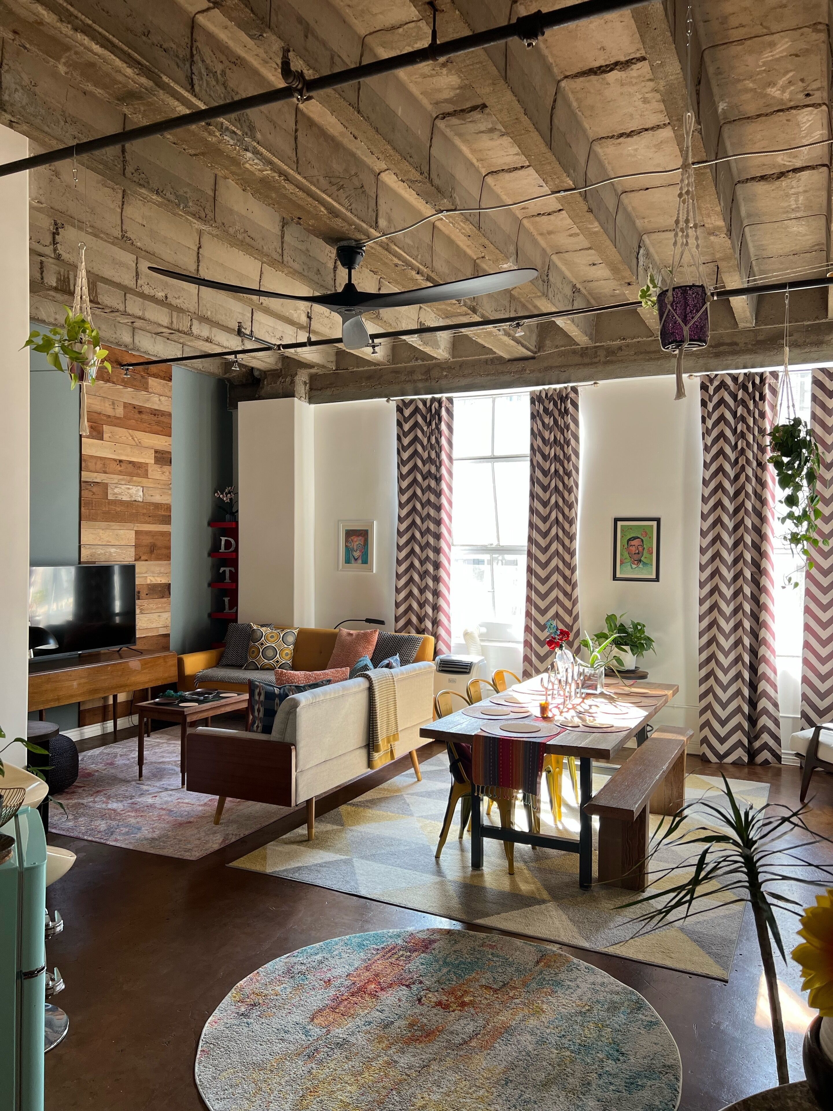 Lovely 1 bedroom loft with full kitchen