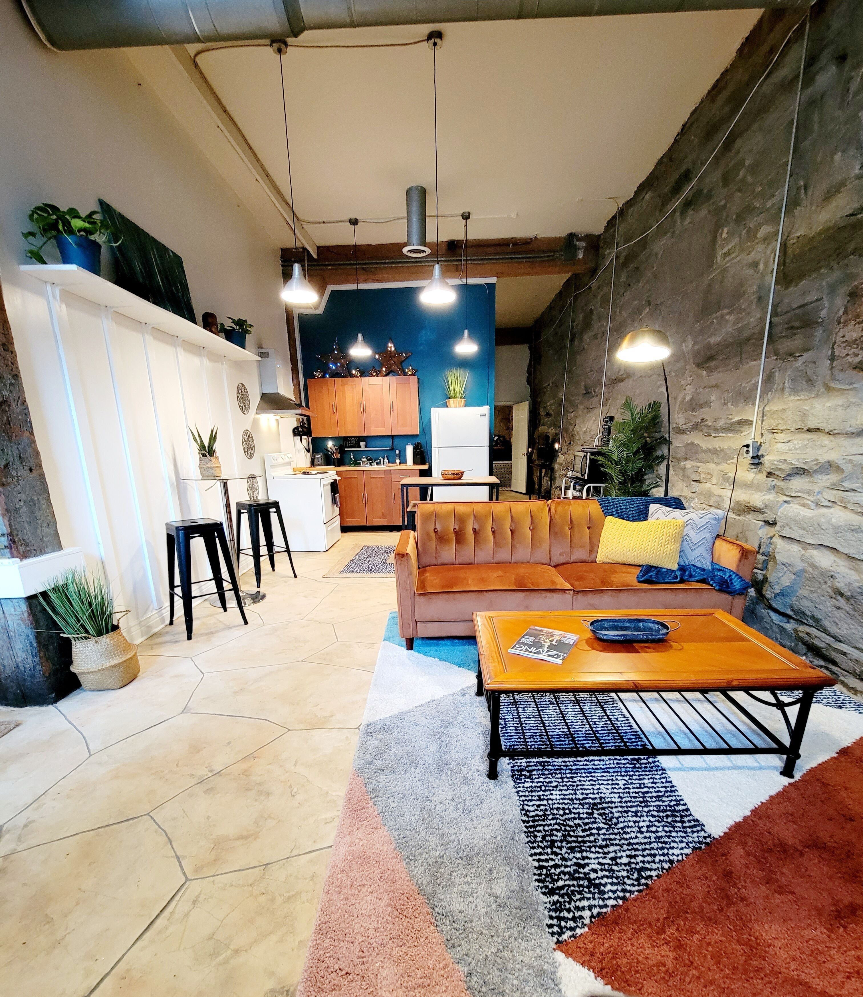 Hidden~GEM|Downtown|EntireStudio|FREE PARKING-PET FRIENDLY