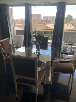 تناول الطعام