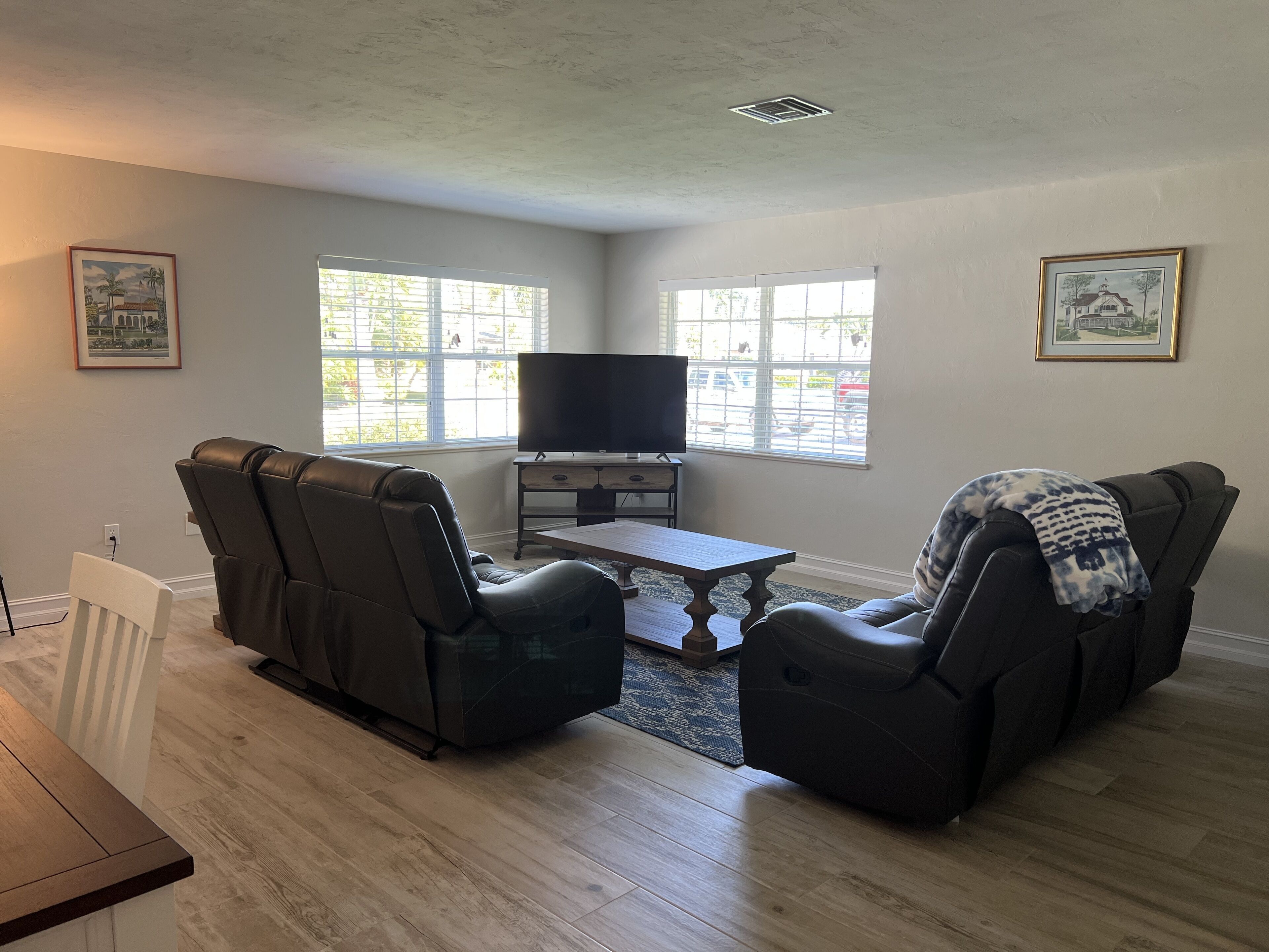 Naples Park House ..... Within walking distance of the Beach!