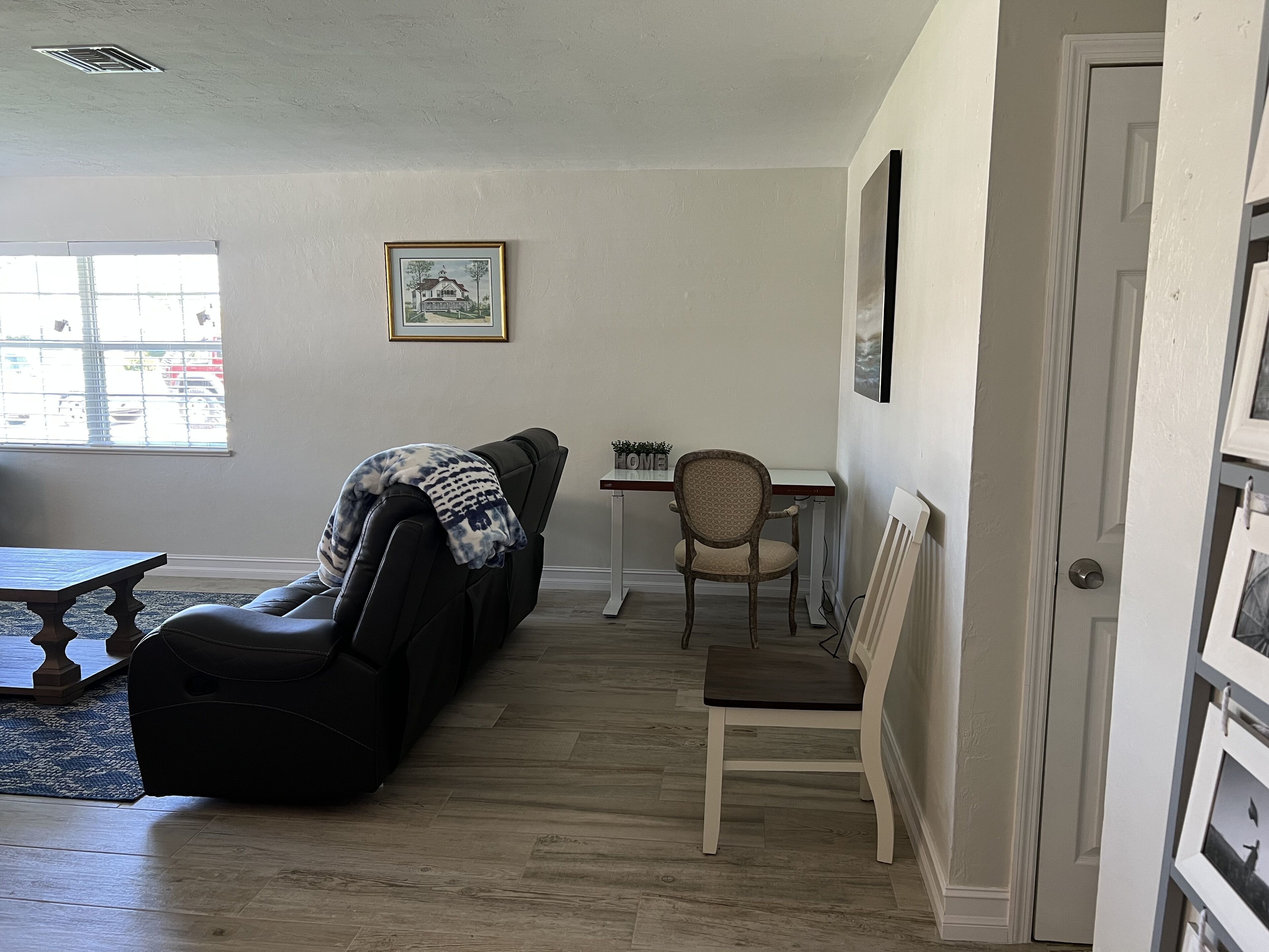 Naples Park House ..... Within walking distance of the Beach!