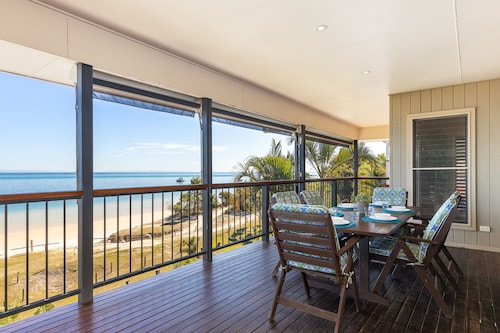The Beachaus - Spacious Beachfront Holiday Home