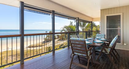 The Beachaus - Spacious Beachfront Holiday Home