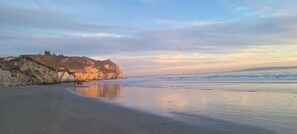 Una spiaggia nelle vicinanze