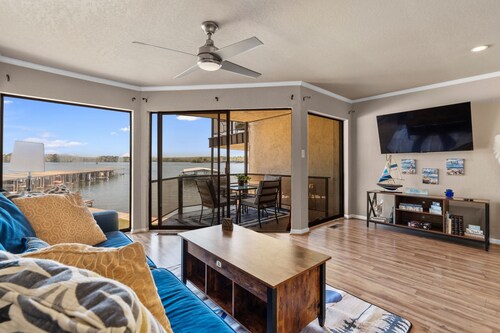 Exquisite Lakefront Condo - Pool - Boat Slip