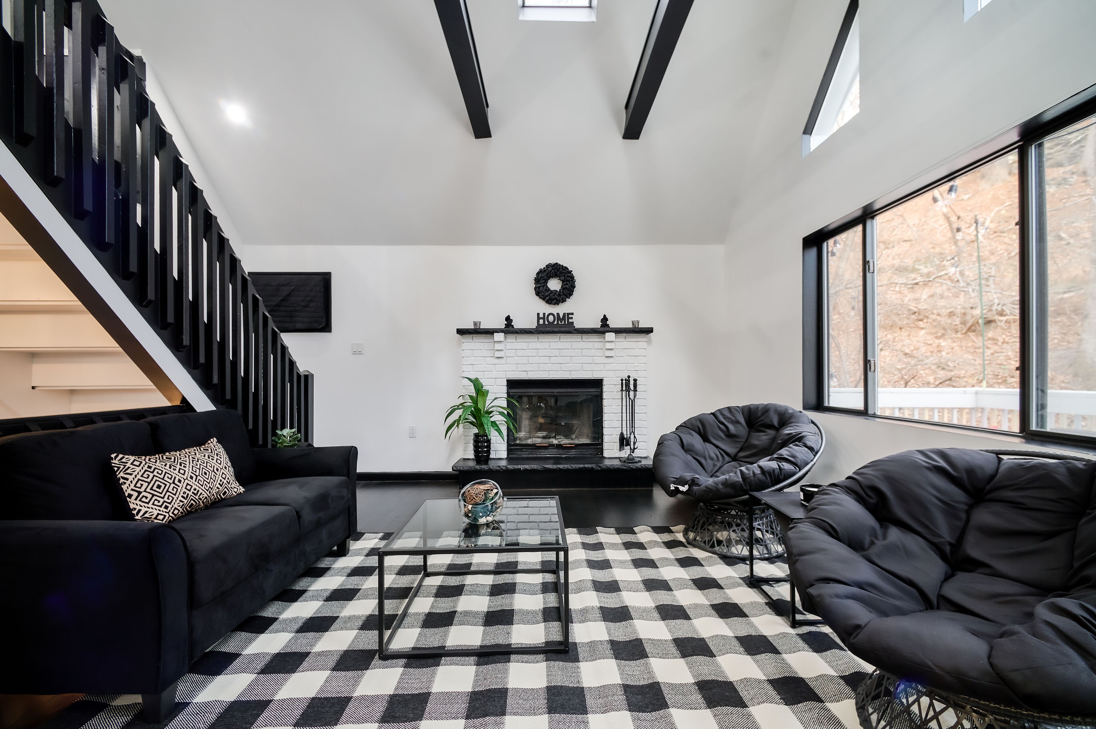 BLVCK Cabin II w/ Hot Tub in the Mountains near Bushkill Fall