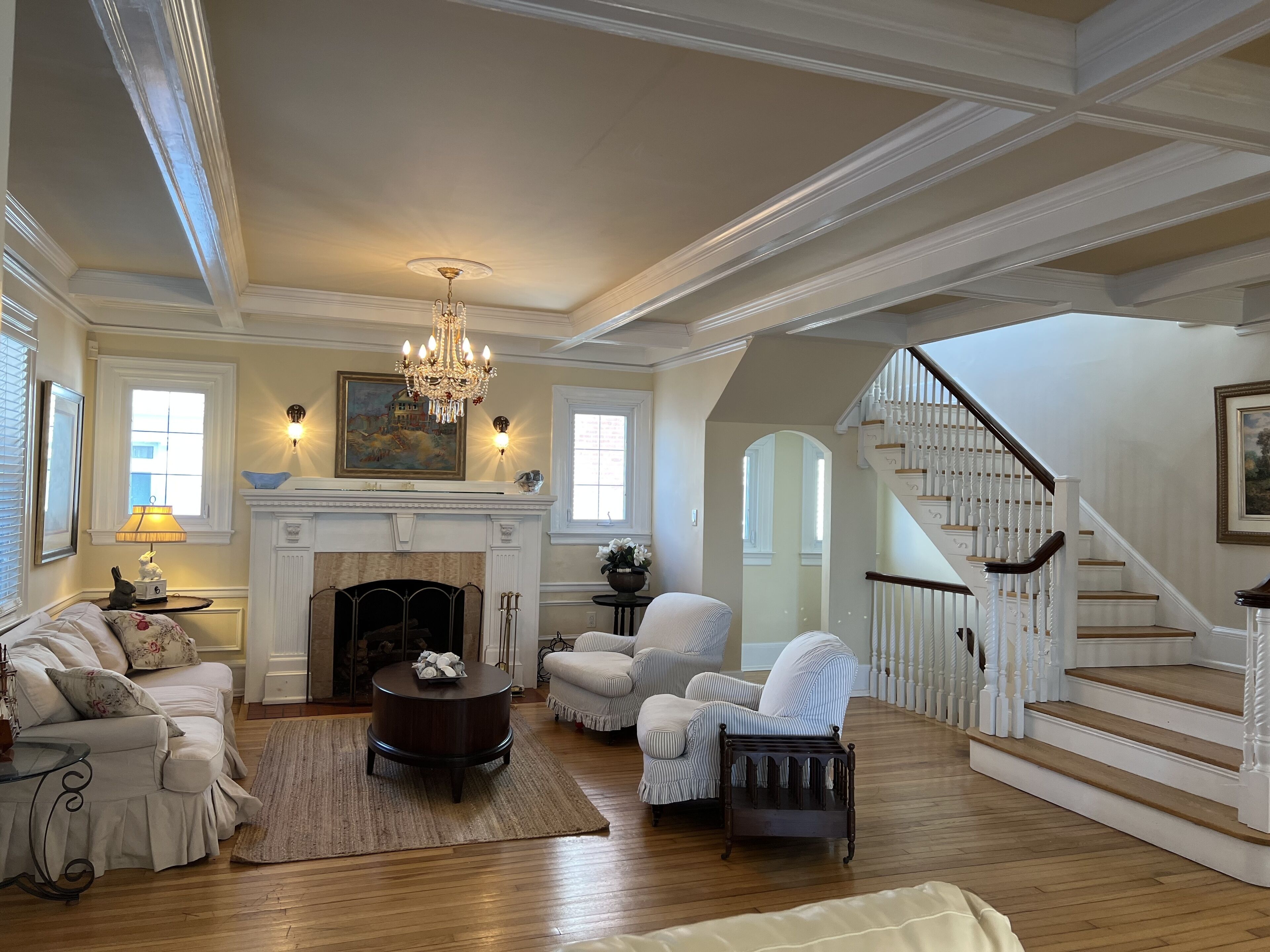 Luxury 6 bed. Beach Block Mansion!