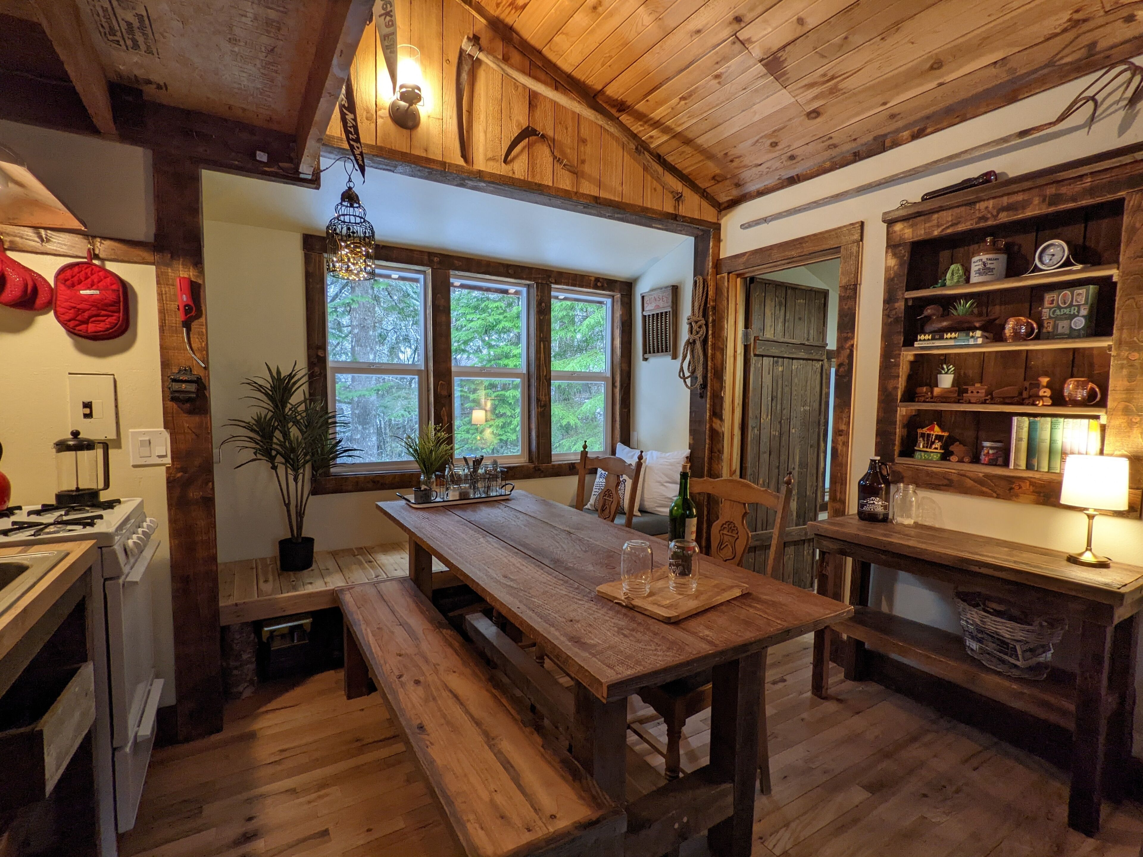 Creekside "Summer Camp" Cabin only 8 miles to Mt Rainier Natl Park Nisqually ent