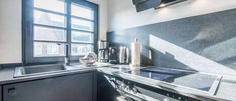 Réfrigérateur, four, plaque de cuisson, lave-vaisselle