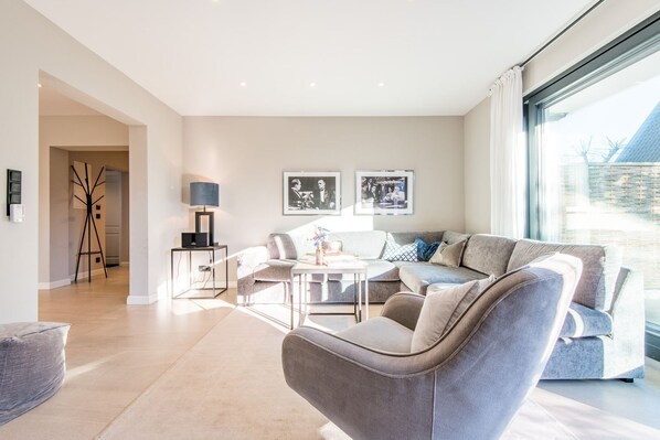 Imagen sin descripción, 1 de 50, botón