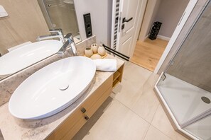 Shower, hair dryer, towels - Modern. Gemütlich. Zentral. - Objekt-id: Ilw/03 - Inselliebe Westerland (Sylt)