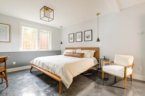 3 camere, una scrivania, ferro/asse da stiro, Wi-Fi gratuito