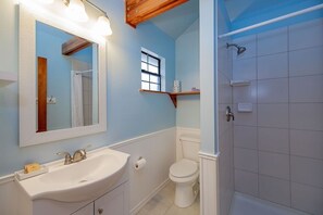 Standard Cabin | Bathroom
